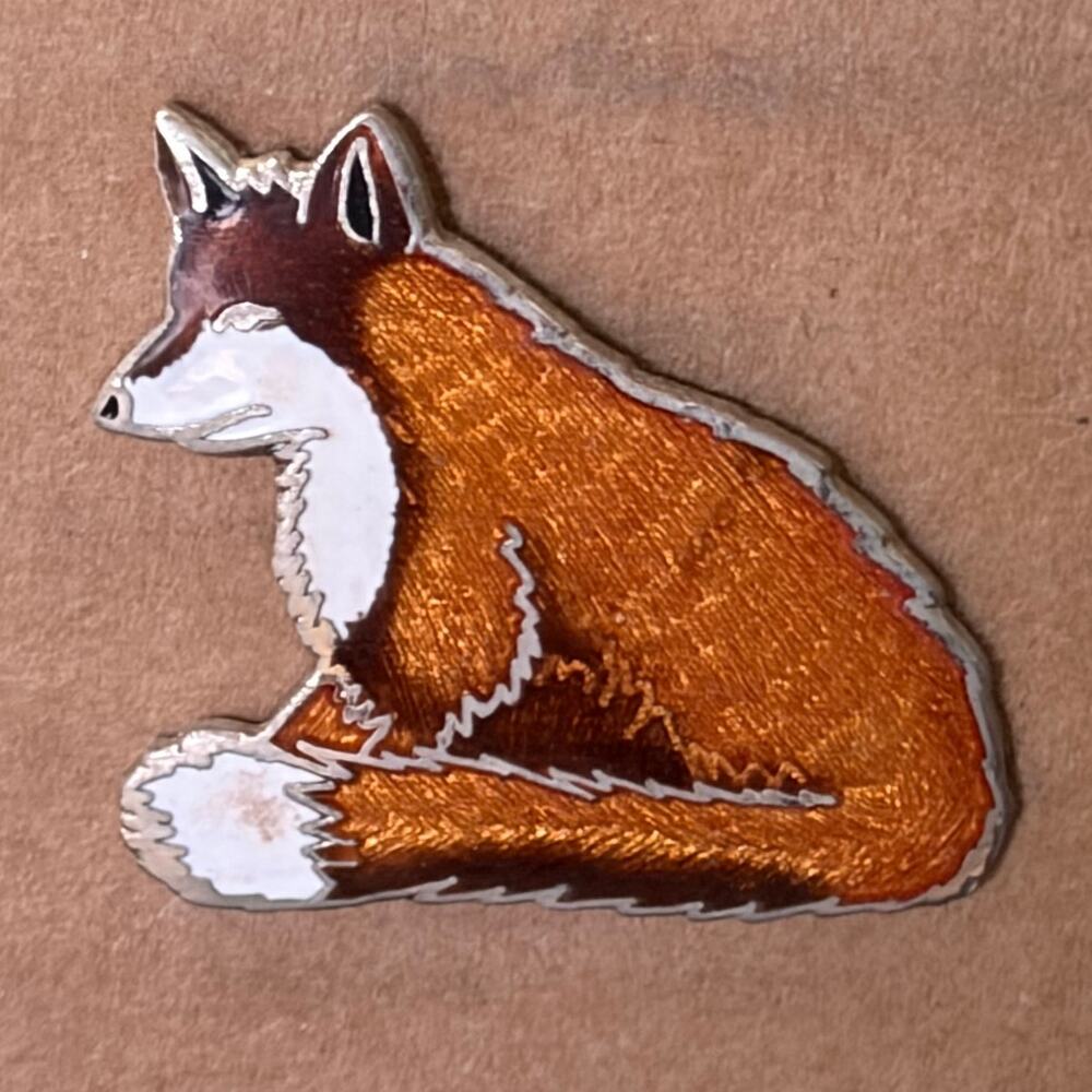 Vtg Mafco Enamel Lapel Pin Seated Red Fox Retro Animal Jewelry Woodland Wildlife
